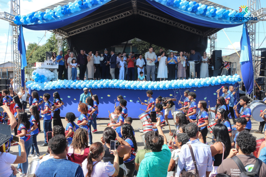 Desfile Festivo de Pirapora valorizou a centenária história do Vapor Benjamim Guimarães